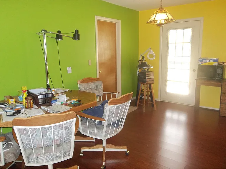 4924 N Spring Dr — Photo 2
