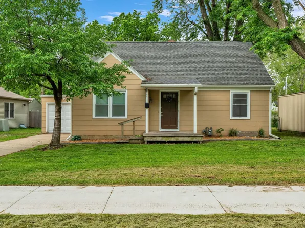 3817 SW 12th St, Topeka, KS 66604