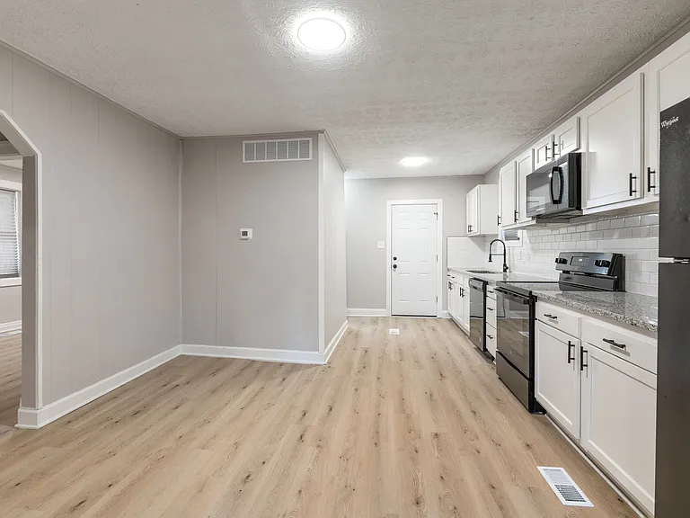 2045 Briarwood Ave — Photo 6