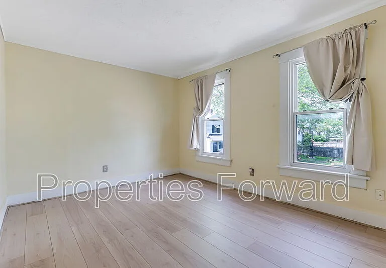 673 E Sycamore St — Photo 21