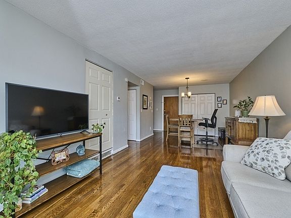 5th image of 790 Hyde Park Ave APT 24
