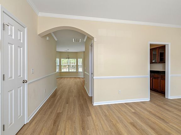 5th image of 610 Batty Way