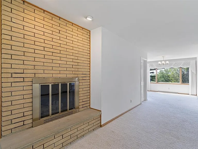 822 W Pleasant St — Photo 3