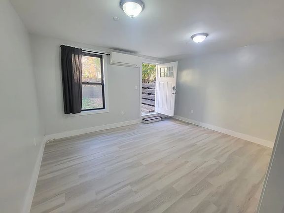 4th image of 229 W 136th St #1B