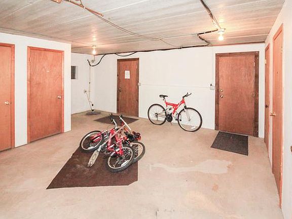 3rd image of 100 Clubhouse Ln APT 305