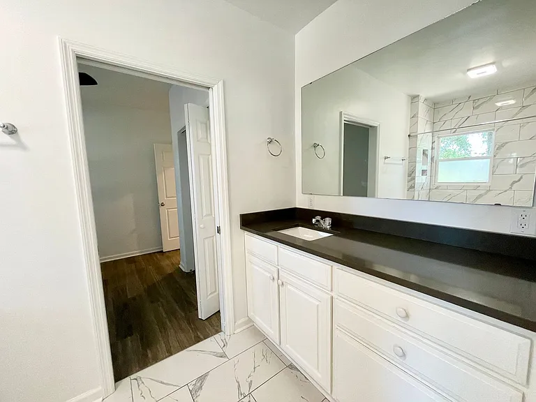 2615 Kershaw St — Photo 8