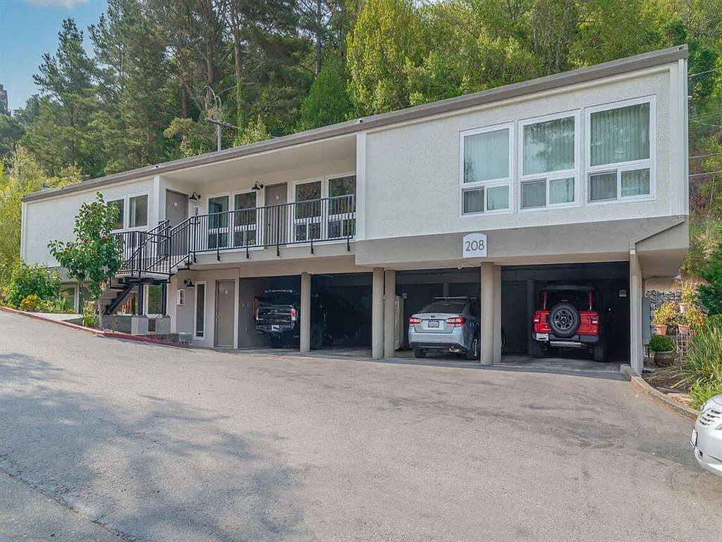 Trailhead Apartments at Tam Junction — Photo 2