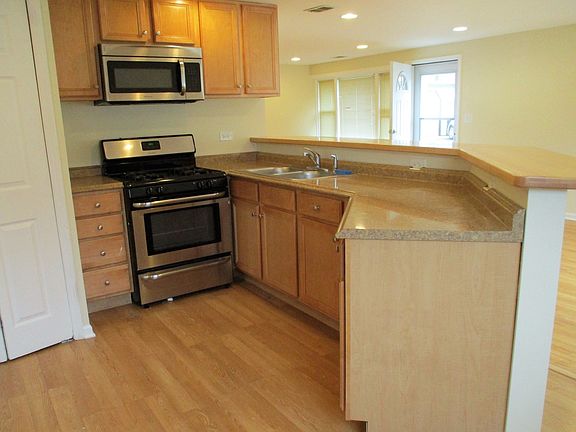 4th image of 9916 Elm Circle Dr