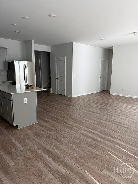 5 bed, 3.0 bath, 2518 sqft, $2,800 — Photo 3
