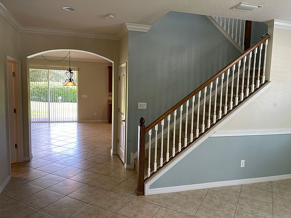 3rd image of 2905 Winglewood Cir