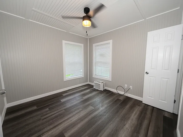 1016 W Crawford St — Photo 15
