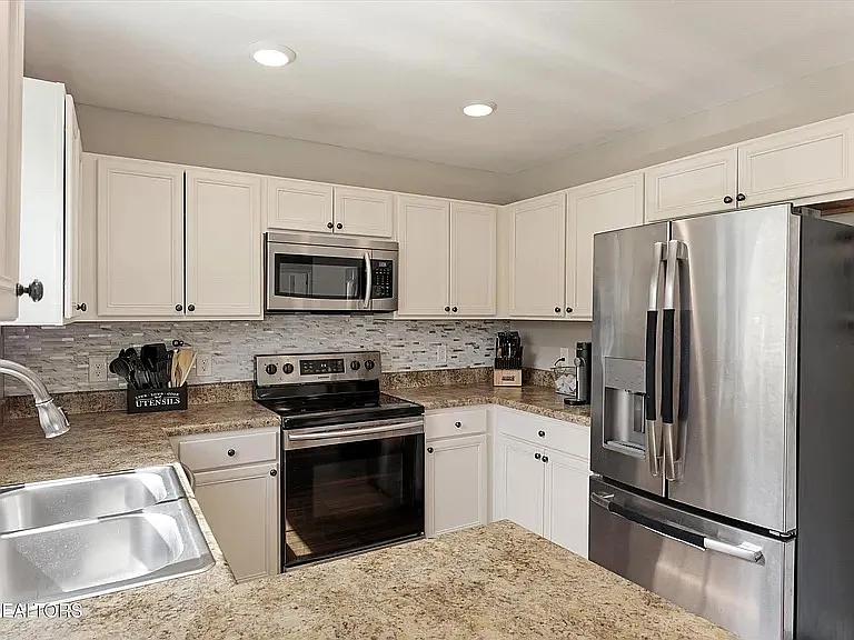 7931 Poplar Grove Ln — Photo 11