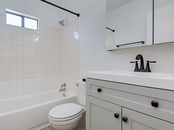 4th image of 480 Rexford Dr APT 7