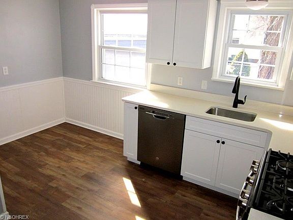 3rd image of 7575 Chestnut Hills Dr