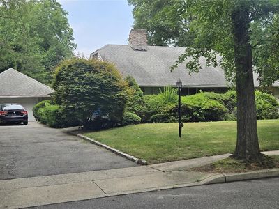 65 Saddle Lane, Roslyn Heights, NY, 11577