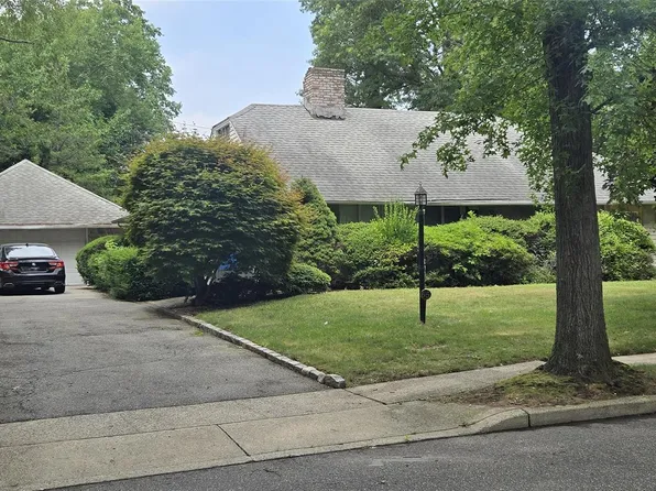 65 Saddle Lane, Roslyn Heights, NY 11577