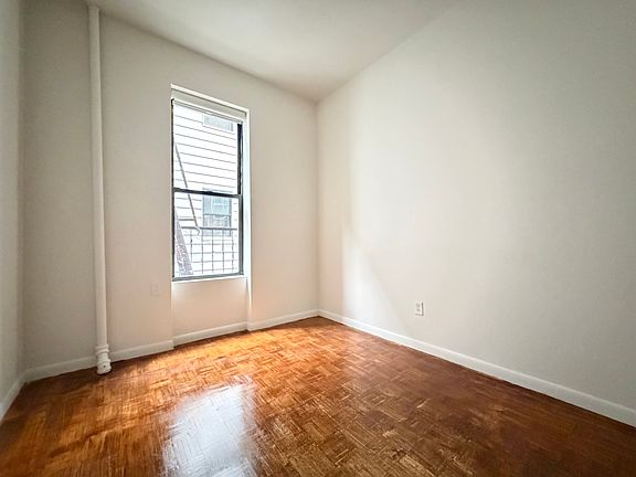 4th image of 306 W 21st St APT 6