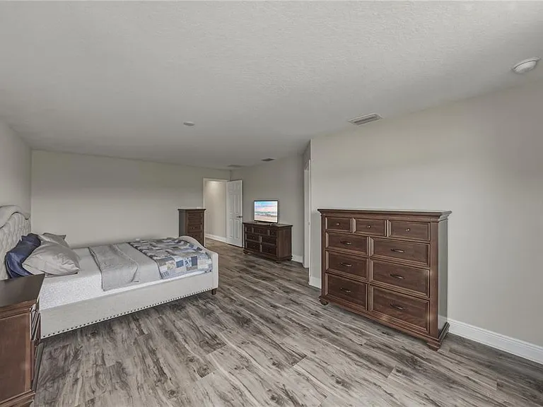 14633 Red Castle Ave — Photo 40
