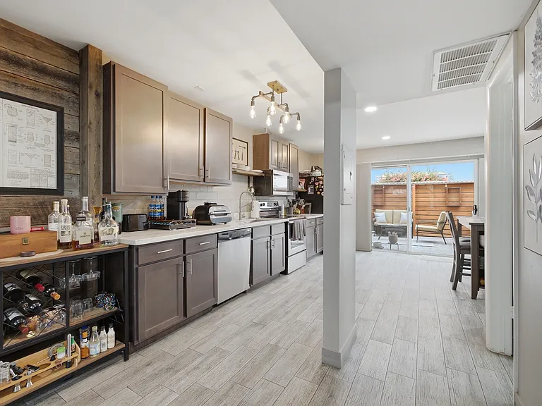 4846 N Woodmere Fairway #8 — Photo 8
