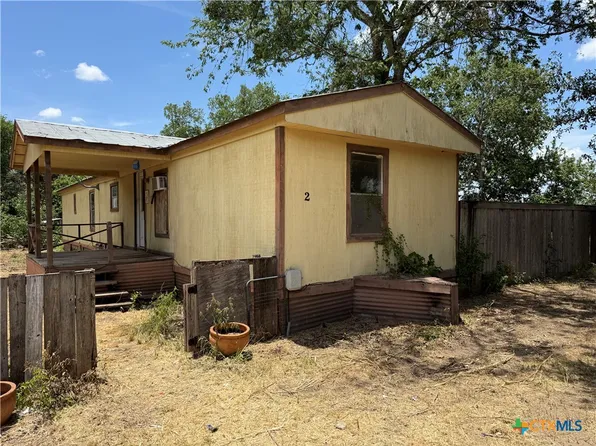 2 Skylark Dr, Martindale, TX 78655