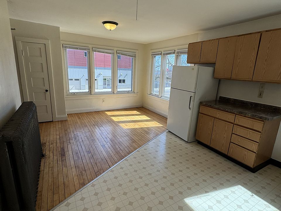 2nd image of 629 E 1st St APT 1