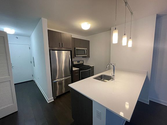 3rd image of 16 W Randolph Dr #101