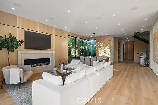 14758 Morrison St — Photo 44