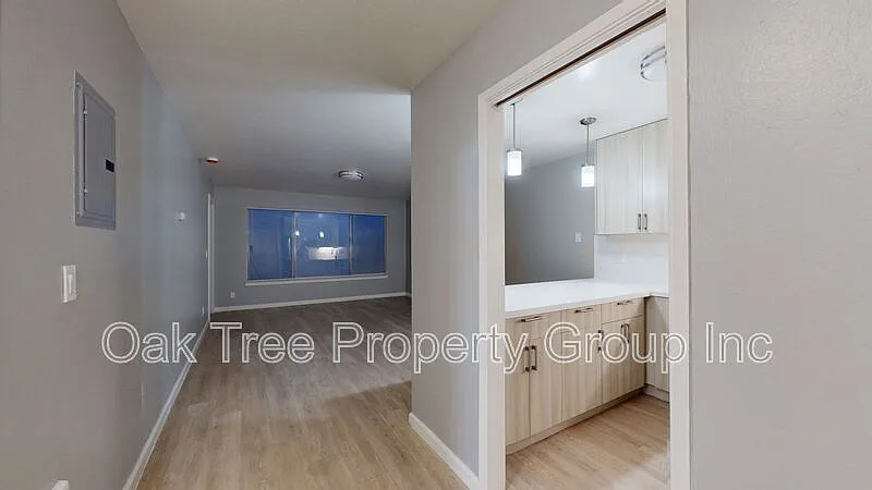 Building Photo - 351 Lester Ave #3D