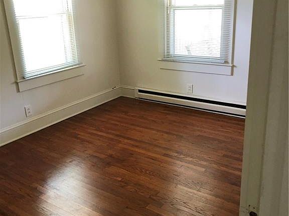 3rd image of 3712 Peterson Ave