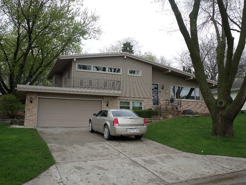 1st image of 216 W Riverview Dr