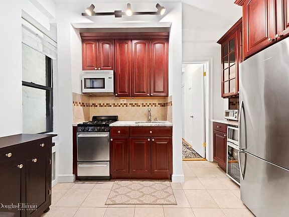 2nd image of 116 W 72nd St APT 4-D