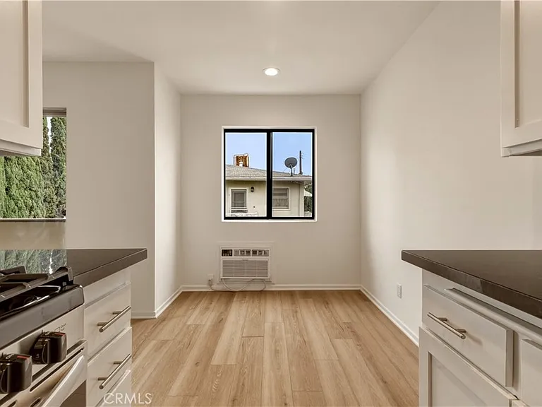 6140 Whitsett Ave #6 — Photo 4