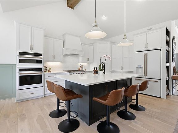 5th image of 3908 NW Redspire St