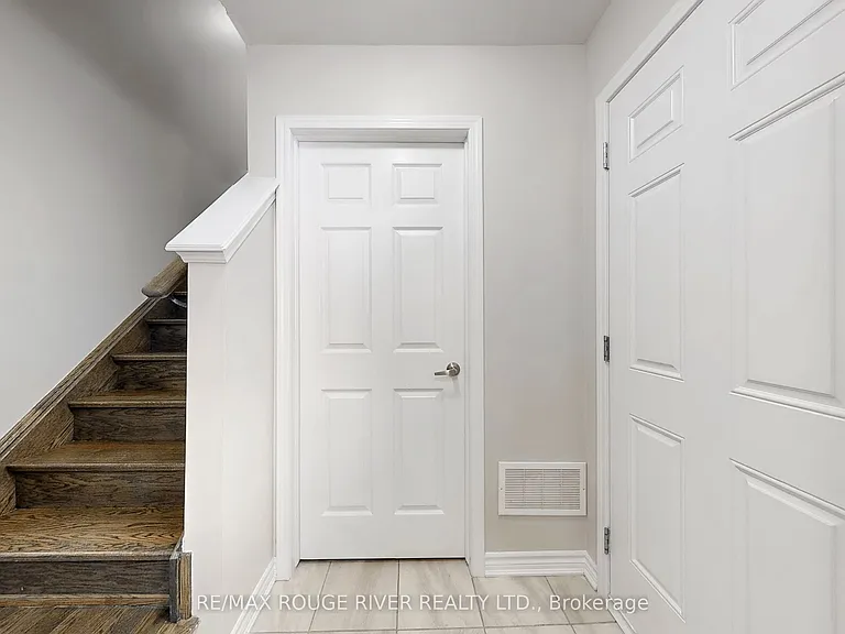 1061 Clipper Ln — Photo 16