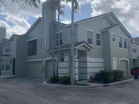 2nd image of 301 Belmont Pl