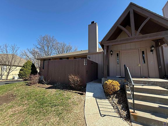 2nd image of 5609 SW Foxcroft South Cir #108