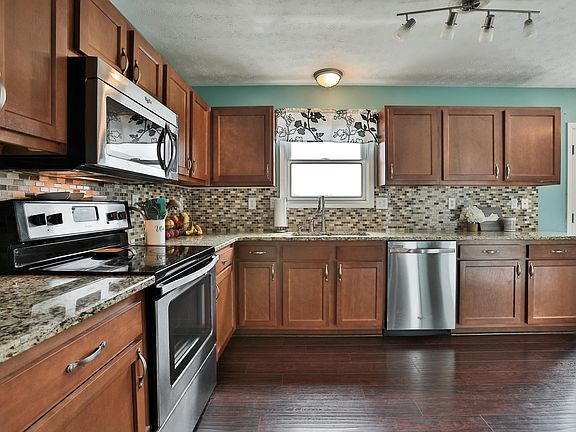 4th image of 924 Kingston Ct