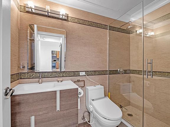 4th image of 1 Bay Club Dr APT 8J