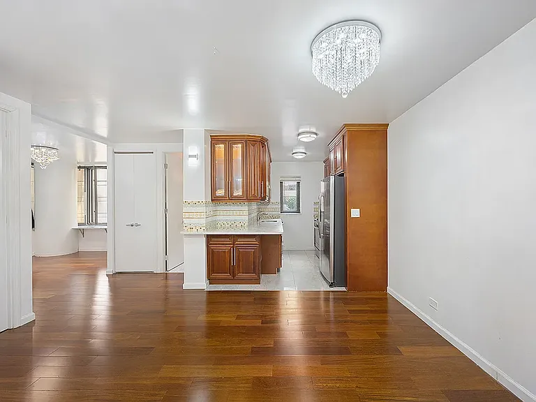 161 W 61st St #3F — Photo 6