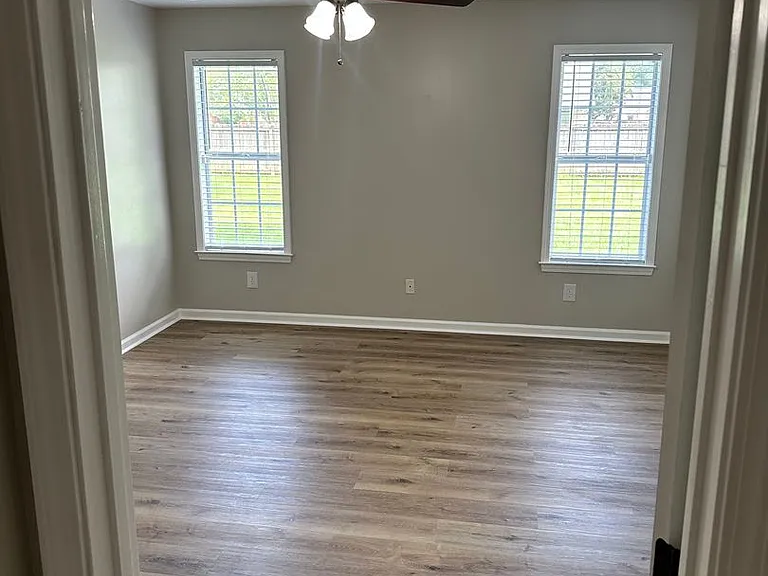 201 Belton Dr — Photo 19