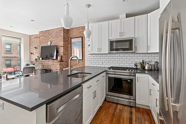 Rented by Douglas Elliman | media 14