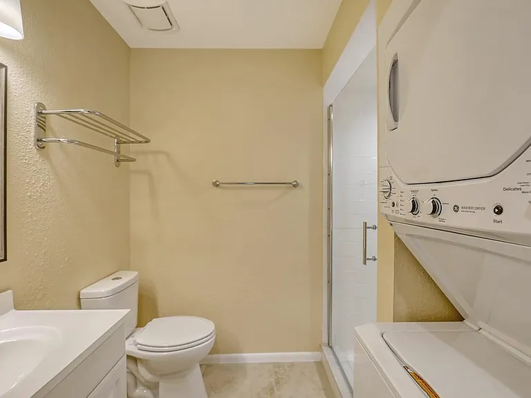 631 N Orange Ave #208 — Photo 22