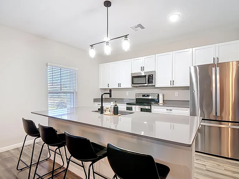 1504 Hummingbird Rd — Photo 3