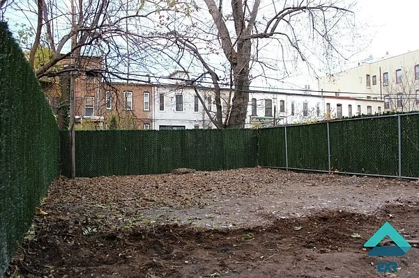 Rented by EXR | media 27