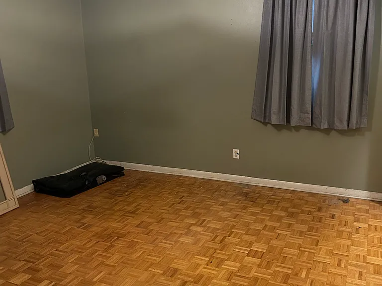 Bedroom 1: 14'x16'