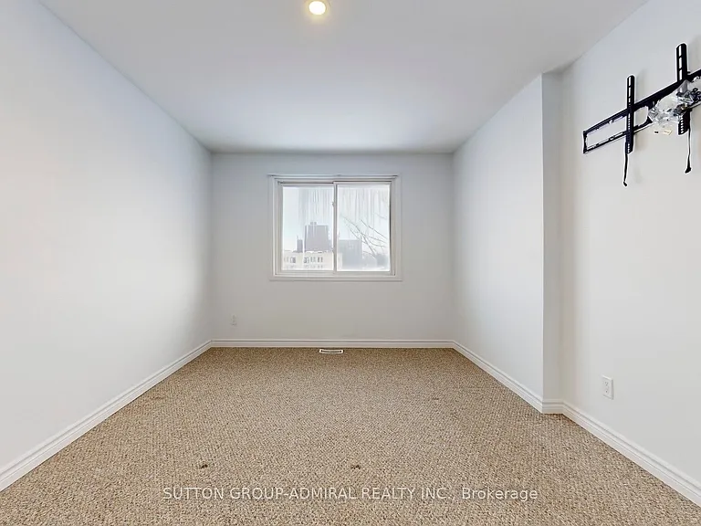 64 Bronte St S #8 — Photo 16