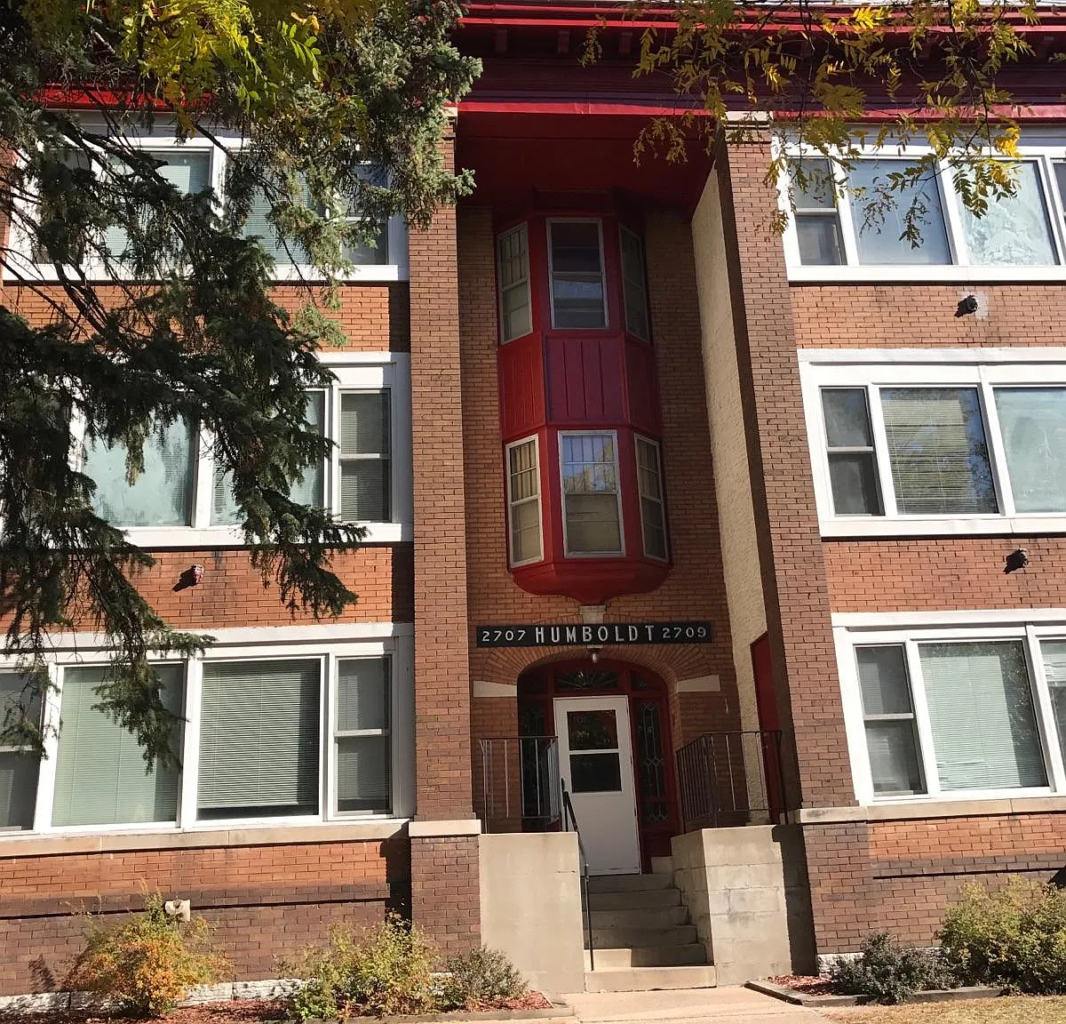 2707 Humboldt Ave S — Photo 1