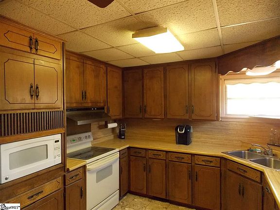 3rd image of 301 Farrow Cir