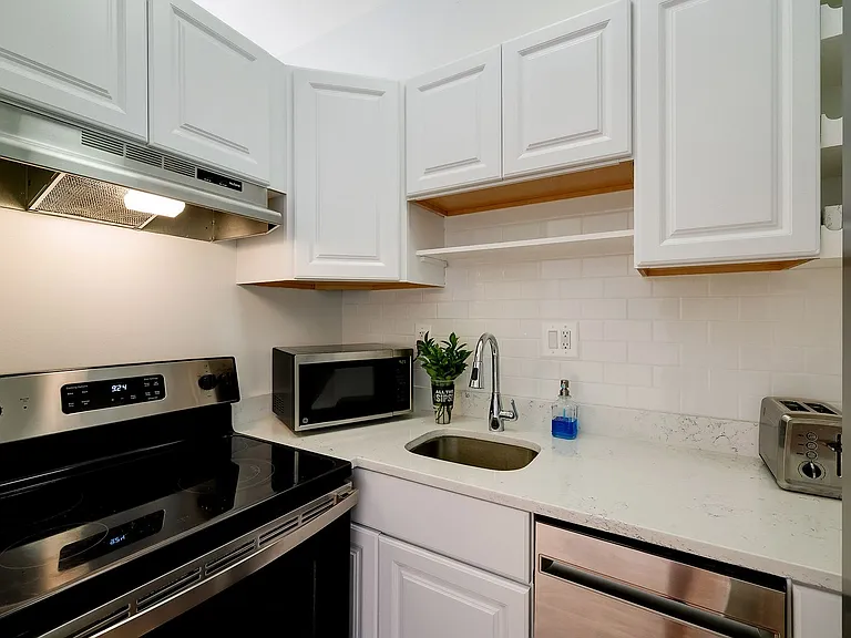 1615 Q St NW #610 — Photo 16