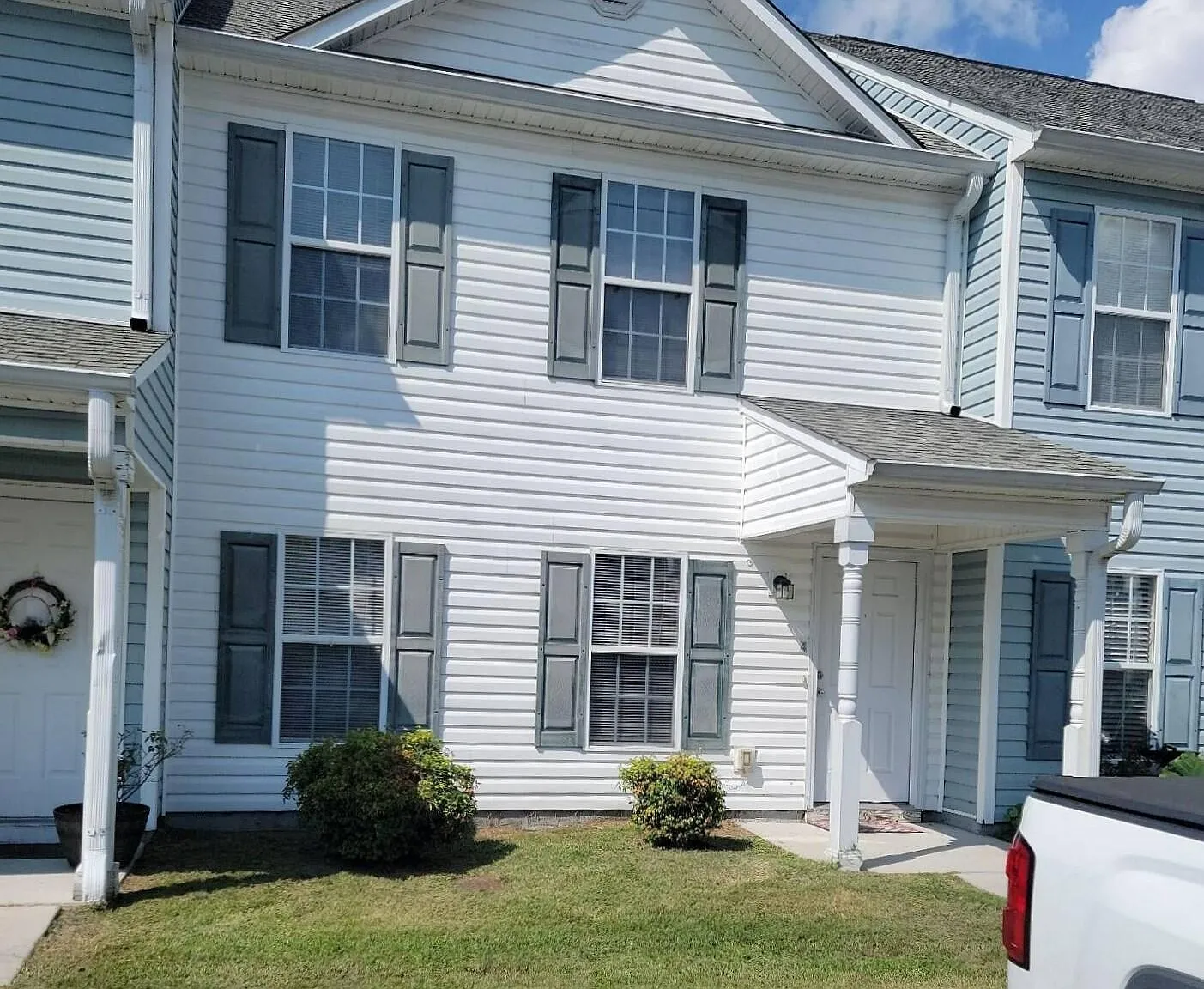 2 bed, 2.5 bath, 1200 sqft, $1,200 — Photo 1